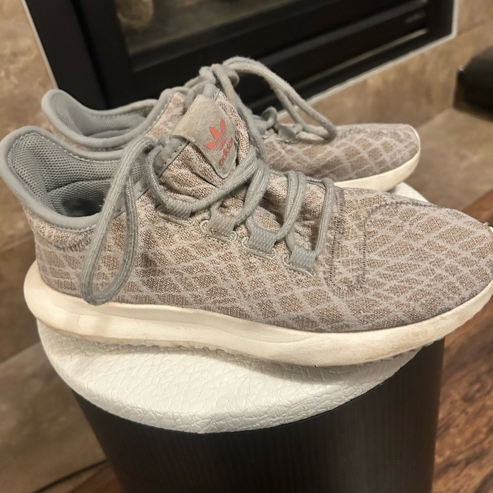 Adidas Women’s Light Gray Patterned Lightweight Lace Up Sneakers Size 7